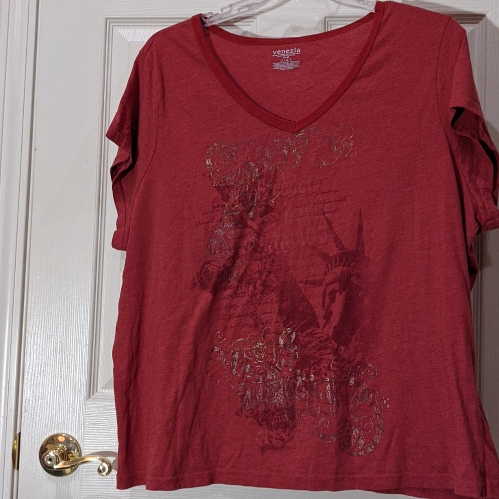 Plus size 26/28 red venezia t shirt statue of lib